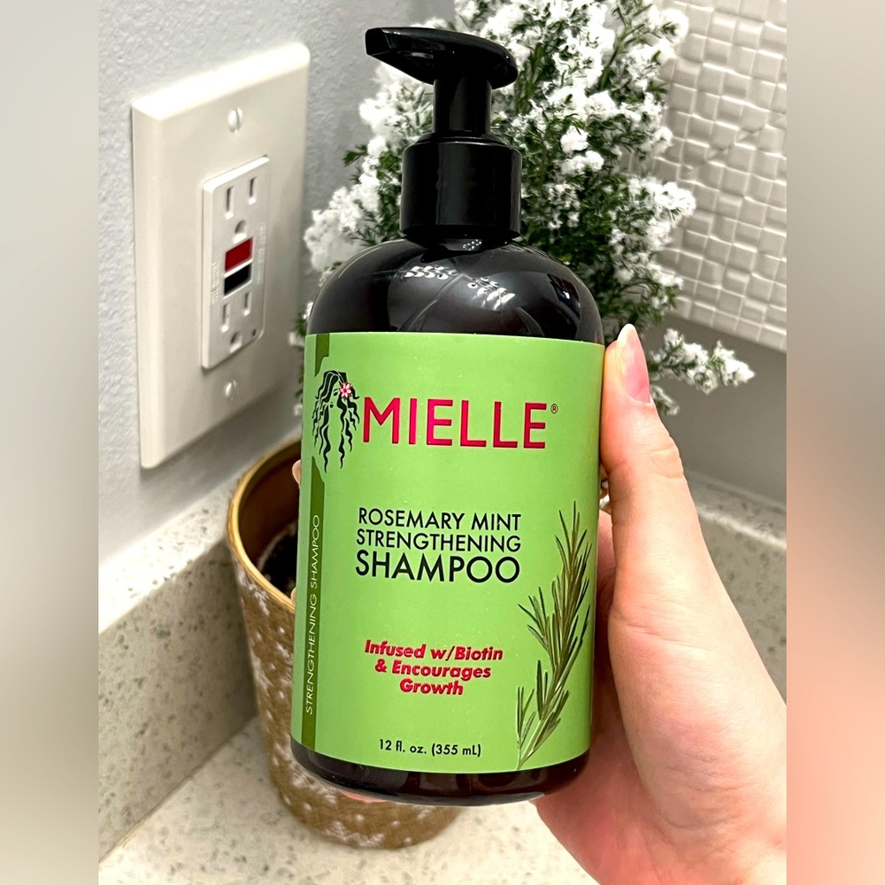 MIELLE rosemary mint strengthening shampoo